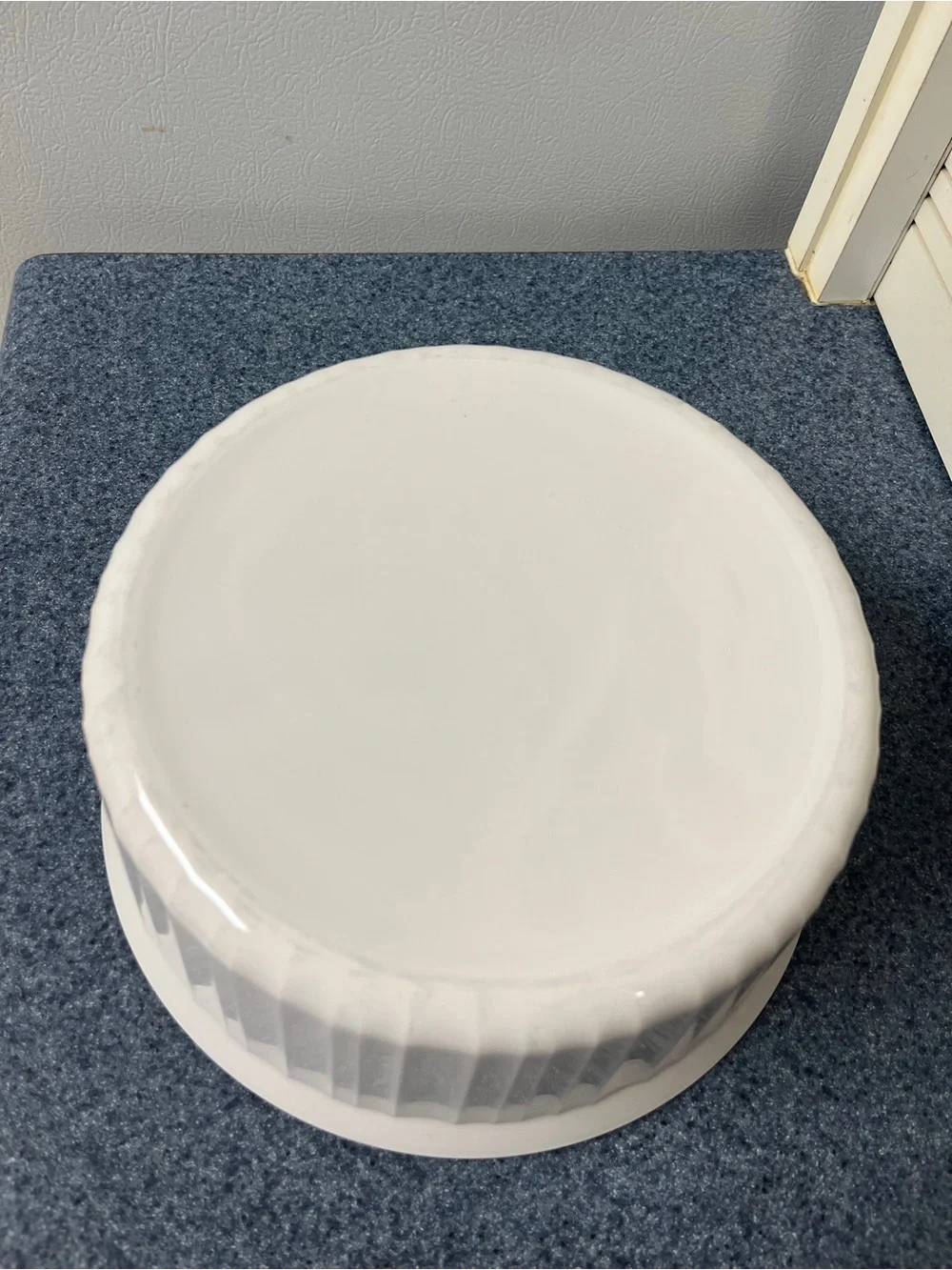 Corningware French White Round Fluted Porcelain Stoneware Casserole Dish F-1-B